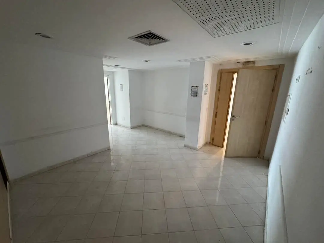 📍 ENNASR 2 : CABINET MÉDICAL H+1 DANS UN CENTRE MÉDICAL À LOUER - Photo 4