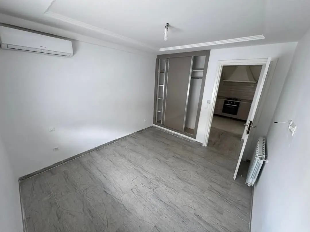 📍RIADH EL ANDALOUS : APPARTEMENT S+2 A LOUER - Photo 3