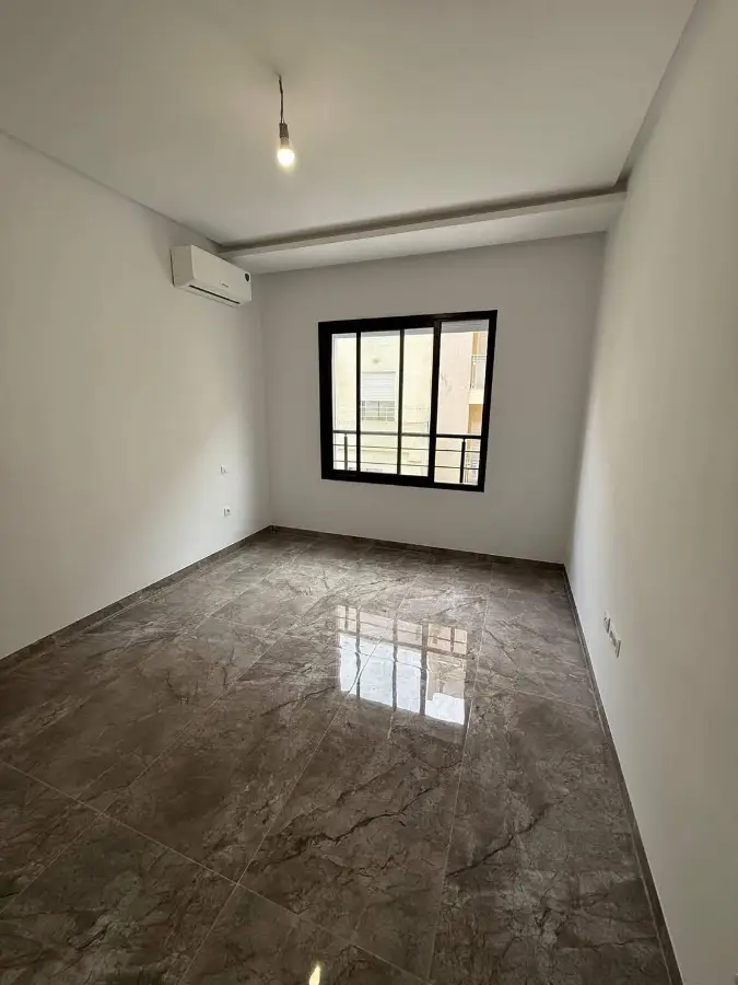 📍ENNASR 2  : APPARTEMENT S+1 HAUT STANDING JAMAIS HABITÉ A LOUER - Photo 5