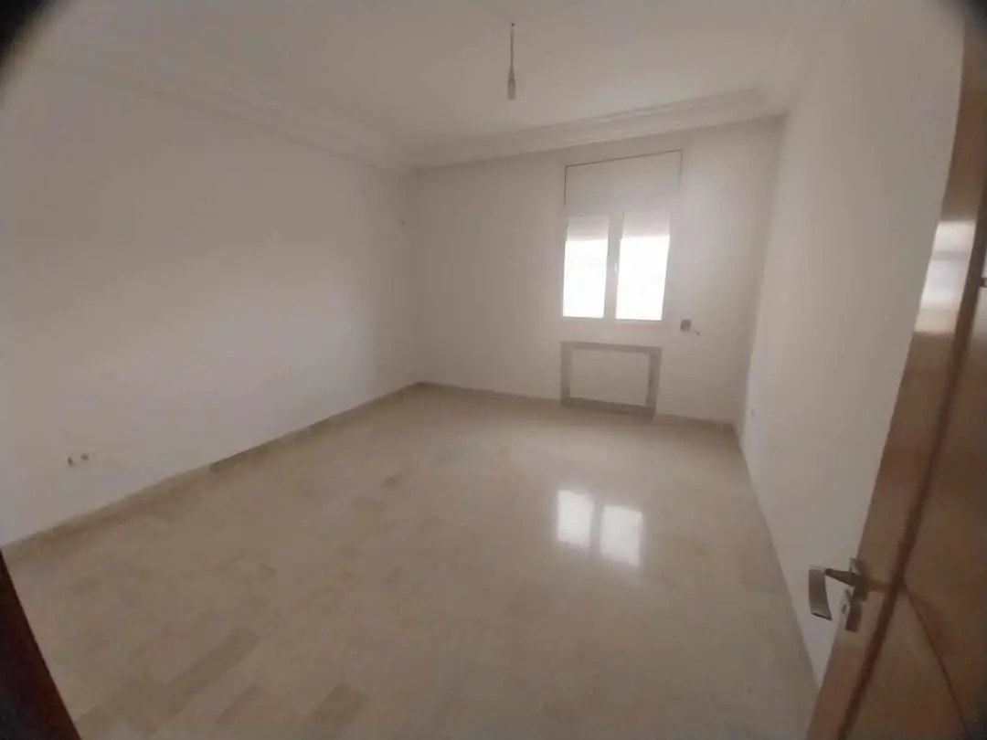 📍JARDINS D’EL MENZAH 2 : ETAGE D’UNE VILLA S+3  À LOUER - Photo 4