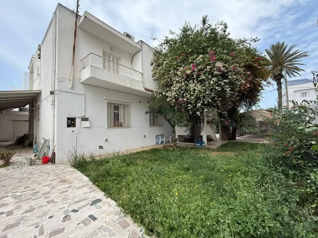 📍RIADH EL ANDALOUS : APPARTEMENT S+5 SPACIEUX AVEC UNE GRANDE TERRASSE À LOUER - Photo 3