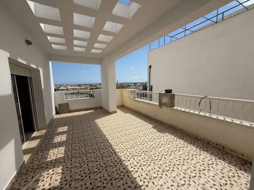 📍RIADH EL ANDALOUS : APPARTEMENT S+5 SPACIEUX AVEC UNE GRANDE TERRASSE À LOUER - Photo 1