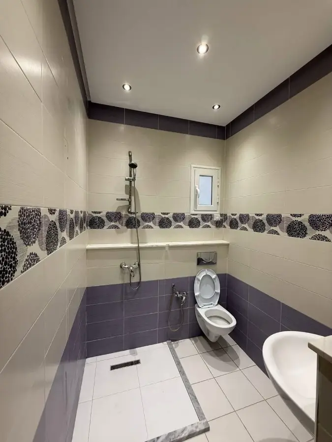 📍RIADH EL ANDALOUS : APPARTEMENT S+5 SPACIEUX AVEC UNE GRANDE TERRASSE À LOUER - Photo 10