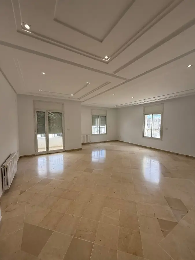 📍RIADH EL ANDALOUS : APPARTEMENT S+3 SPACIEUX POUR USAGE HABITATION OU BUREAUTIQUE À LOUER - Photo 1