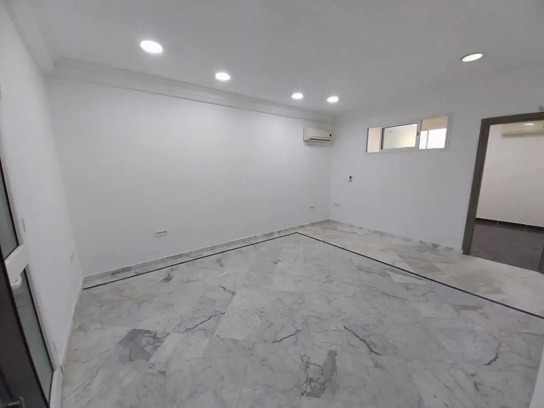 📍 ENNASR 2 : BUREAU H+1 À LOUER - Photo 2