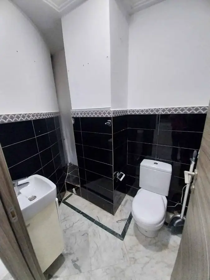 📍 ENNASR 2 : BUREAU H+1 À LOUER - Photo 4