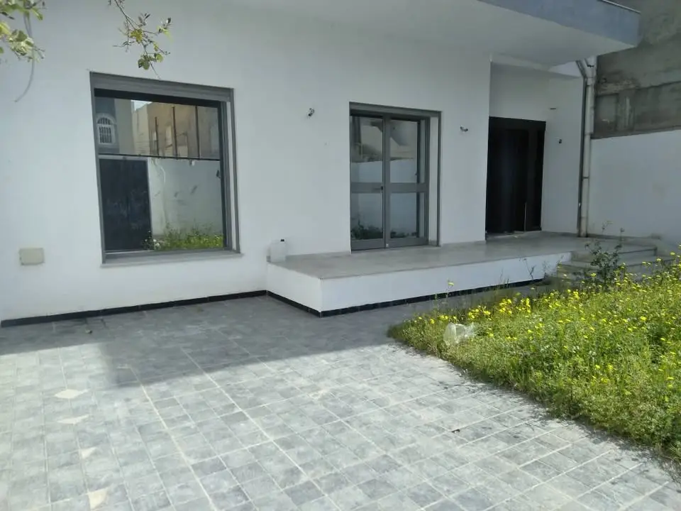 À vendre : Duplex avec 4 pièces et terrasse – Tunis - Photo 1