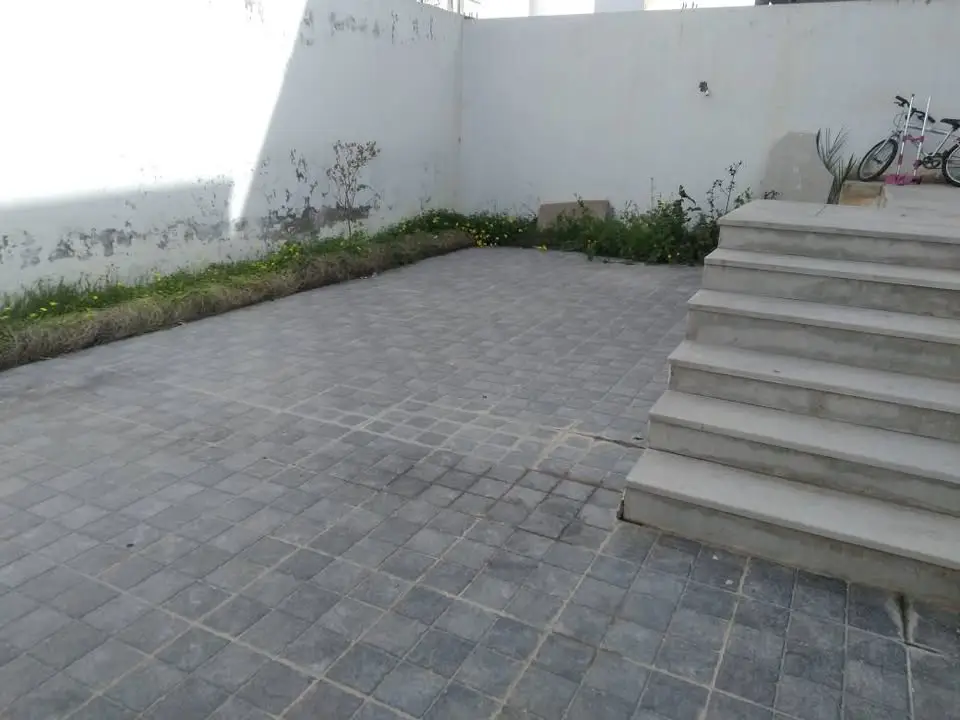 À vendre : Duplex avec 4 pièces et terrasse – Tunis - Photo 4