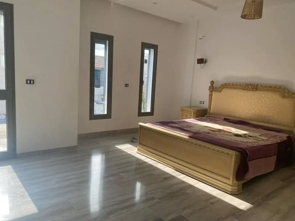 À vendre : Duplex avec 4 pièces et terrasse – Tunis - Photo 7