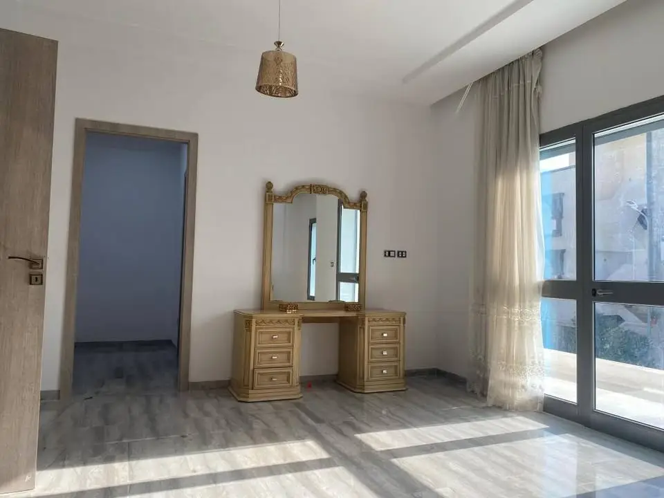 À vendre : Duplex avec 4 pièces et terrasse – Tunis - Photo 8