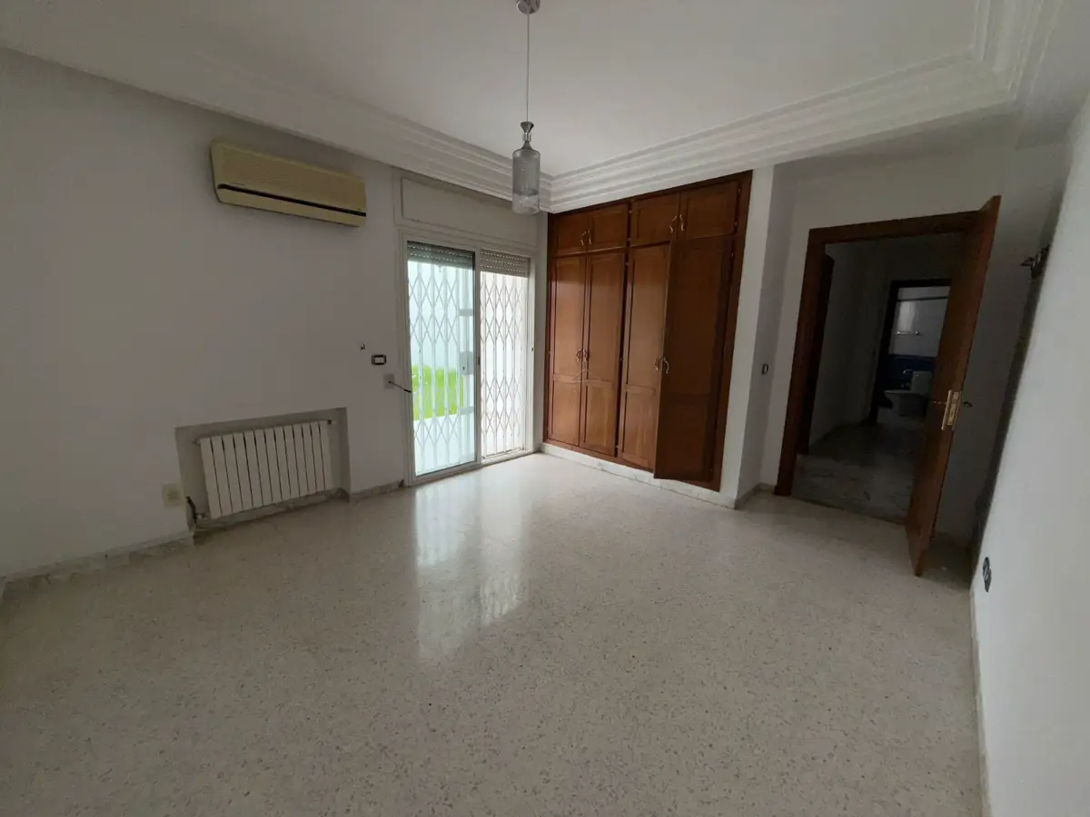 📍 ENNASR 1 : APPARTEMENT S+3 AVEC JARDIN A VENDRE - Photo 3