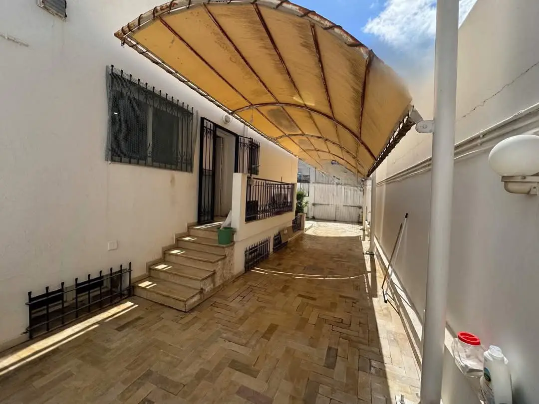 📍ENNASR 2 : VILLA JUMELÉE S+6 À LOUER À USAGE HABITATION OU BUREAUTIQUE - Photo 2