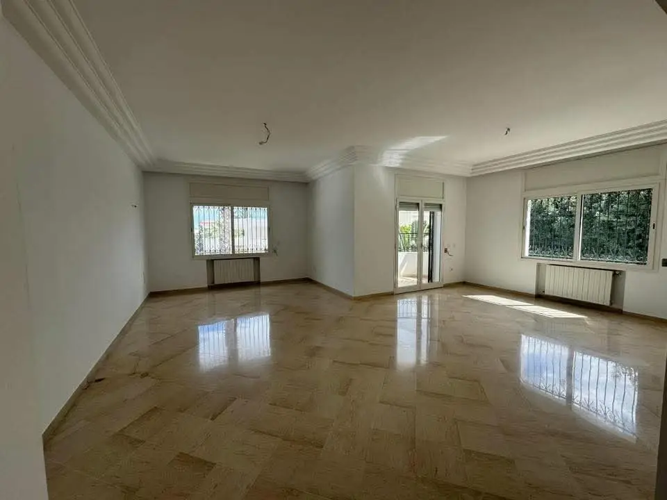 📍ENNASR 2 : VILLA JUMELÉE S+6 À LOUER À USAGE HABITATION OU BUREAUTIQUE - Photo 3