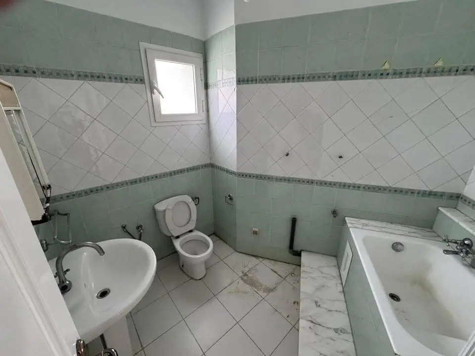 📍ENNASR 2 : VILLA JUMELÉE S+6 À LOUER À USAGE HABITATION OU BUREAUTIQUE - Photo 6