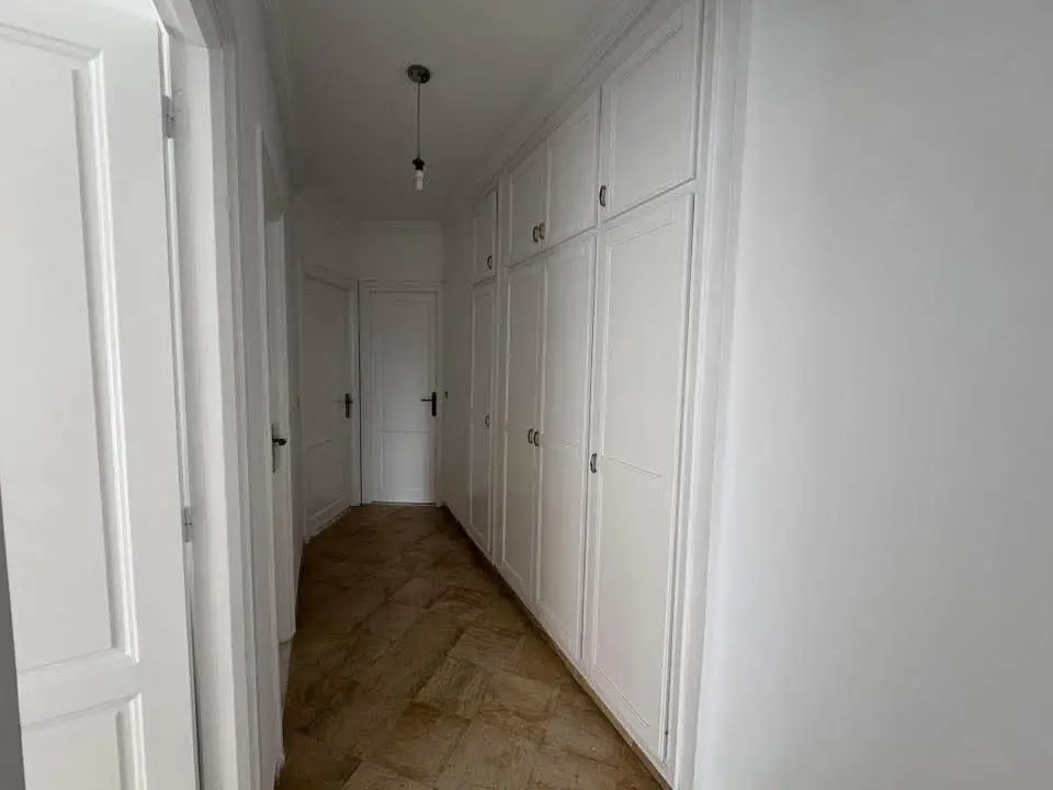 📍ENNASR 2 : VILLA JUMELÉE S+6 À LOUER À USAGE HABITATION OU BUREAUTIQUE - Photo 10