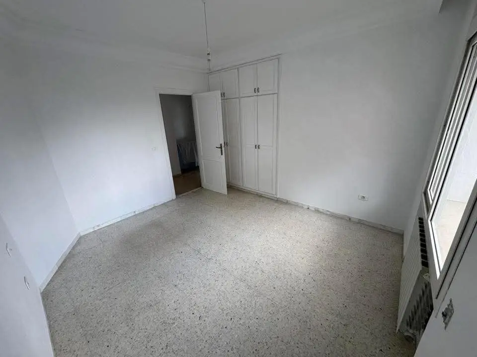 📍ENNASR 2 : VILLA JUMELÉE S+6 À LOUER À USAGE HABITATION OU BUREAUTIQUE - Photo 11