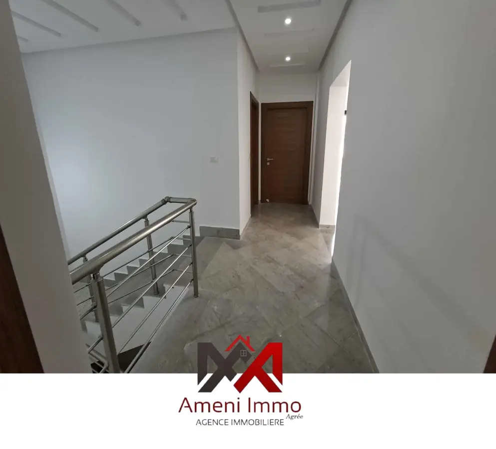 A vendre très belle villa S+3 à Cité El Hidhab - Photo 5