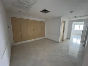 📍 ENNASR 2 : CABINET MÉDICAL H+1 DANS UN CENTRE MÉDICAL À LOUER