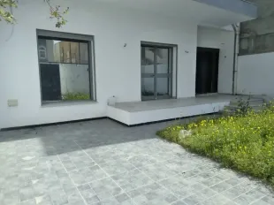 À vendre : Duplex avec 4 pièces et terrasse – Tunis à Manouba