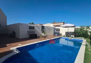 Vente villa avec étage indépendant à Midoun Djerba ZA  V 729 à Medenine