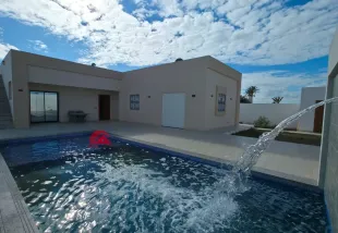 Location annuelle d'une villa avec piscine à Sidi Jmour  L 783 à Medenine
