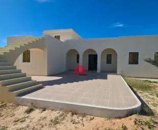 Location annuelle sans meubles - villa à Ghizen Djerba  L 779 à Medenine